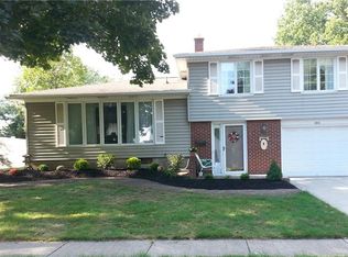 614 Meadowbrook Dr, North Tonawanda, NY 14120