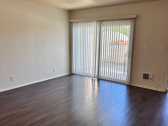 4th image of 210 S Illinois St APT 4