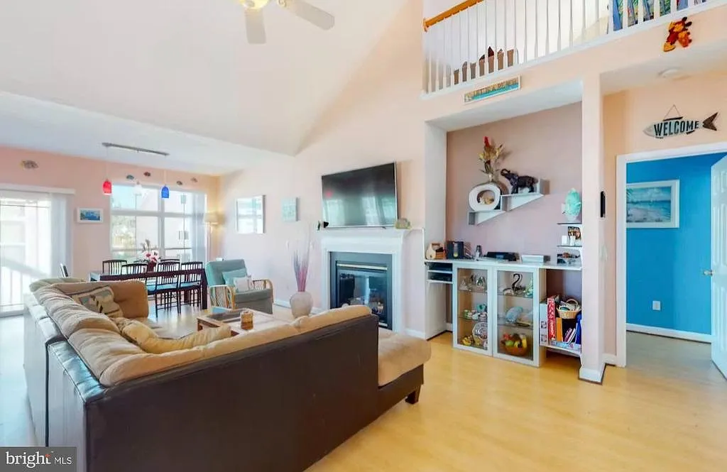 4 bed, 3.0 bath, 3144 sqft, $2,500 — Photo 2