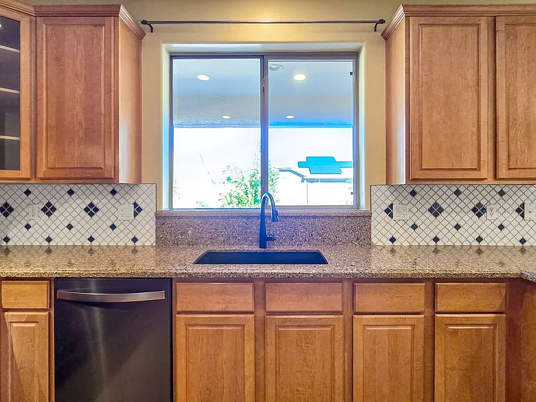 14226 W Wethersfield Rd — Photo 10