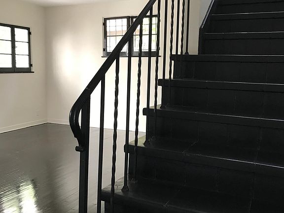 5th image of 816 W Knoll Dr