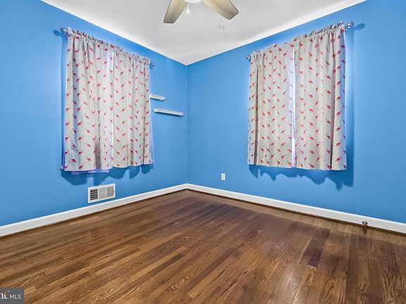 5th image of 5925 Berwyn Rd