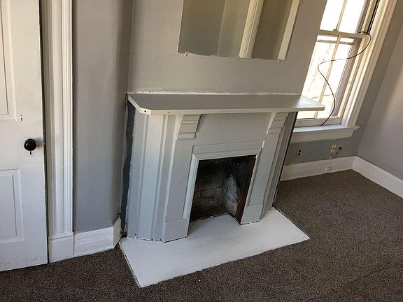 3rd image of 1743 Fairmount Ave #2