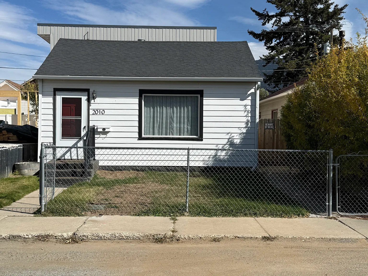 2010 Roberts Ave — Photo 1