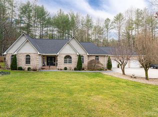 516 Middleton Rd, Hendersonville, NC 28739