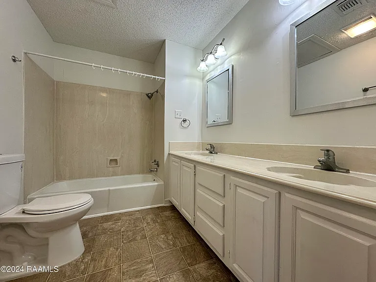 104 Ambiance Cir — Photo 16