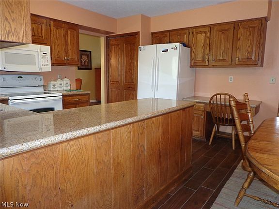 4th image of 15968 Wedgewood Ln