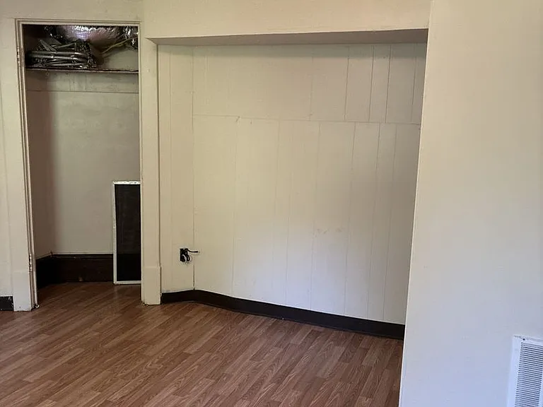 521 Locust Ave — Photo 8