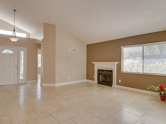 3rd image of 1120 Harbour View Cir