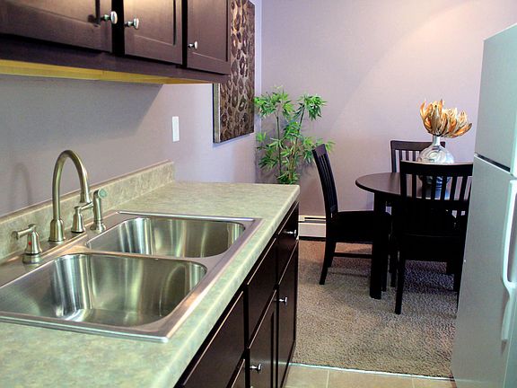 Rosedale Apartments ; Kitchen ; Dining