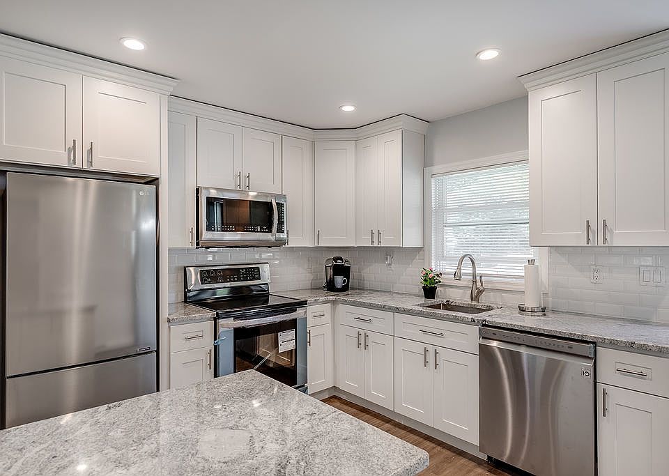 1st image of 17 Bamboo Ln