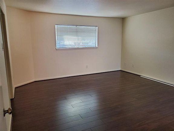 2nd image of 13463 Parkway Blvd #8