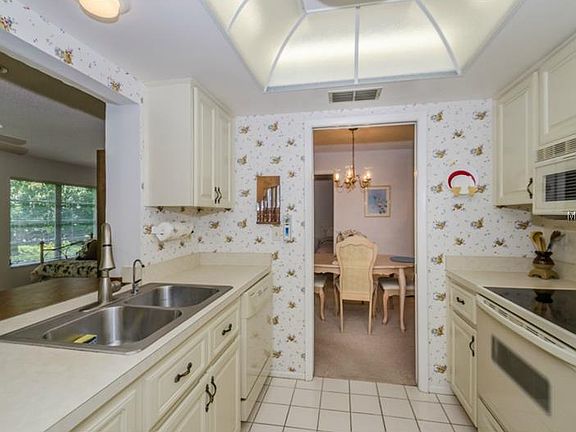 5th image of 2673 Camille Dr