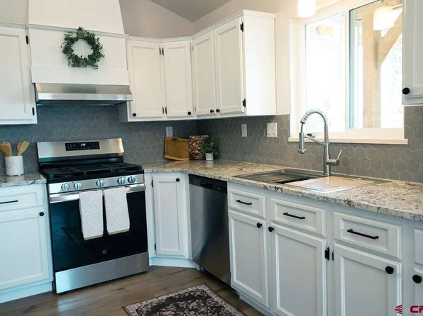 1426 Manchester Dr, Montrose, CO 81401