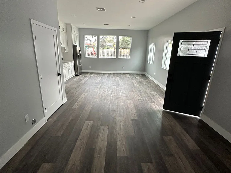 1247 S Azusa Ave — Photo 12
