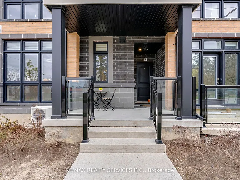 1 Bond Cres #5 — Photo 2