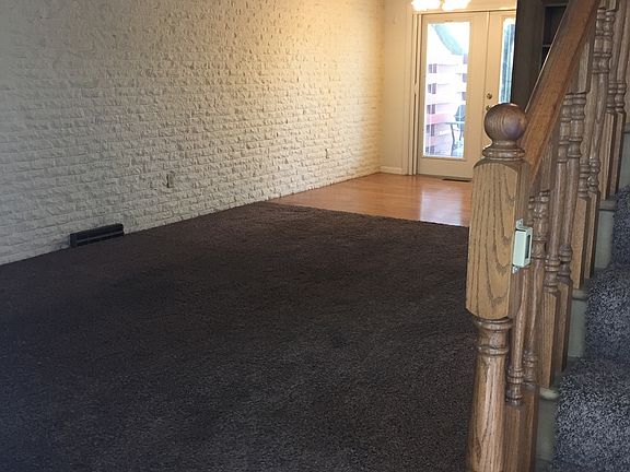 5th image of 915 Oakcrest St APT 21