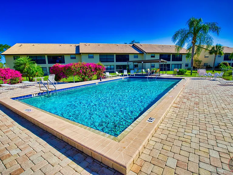 340 Three Lakes Ln #F — Photo 44