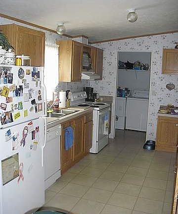 3rd image of 904 Nelson Dr