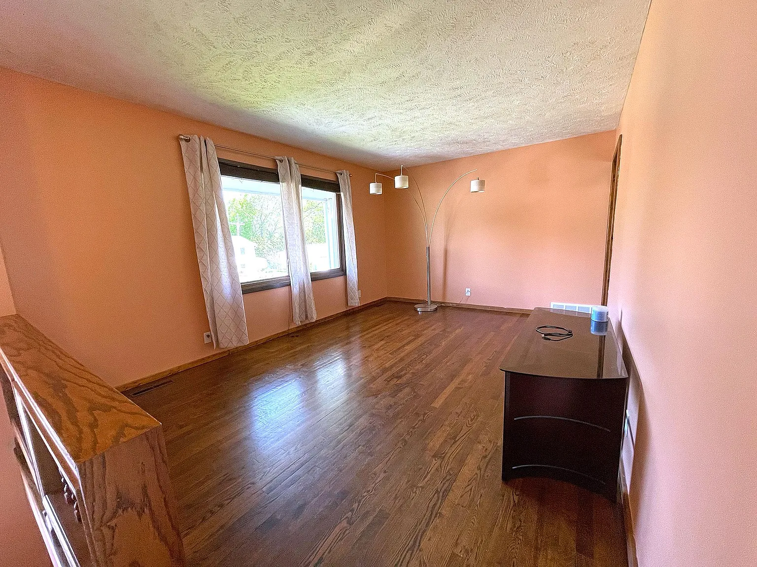 3 bed, 1.5 bath, 1403 sqft, $2,050 — Photo 3