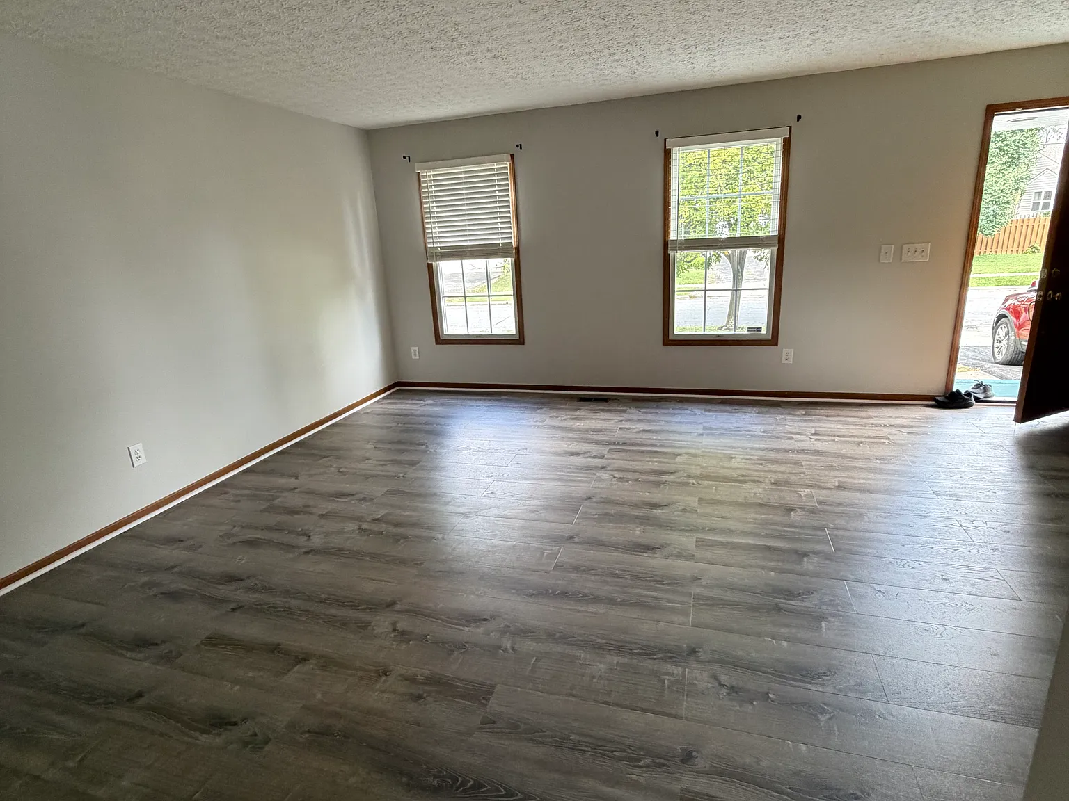 4 bed, 2500 sqft, $2,800 — Photo 2