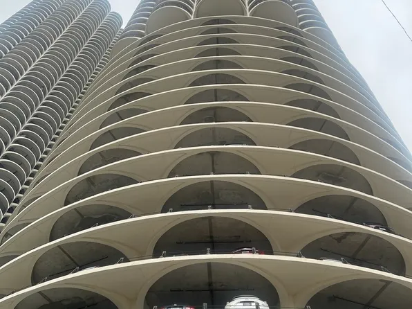 300 N State St APT 5225, Chicago, IL 60654