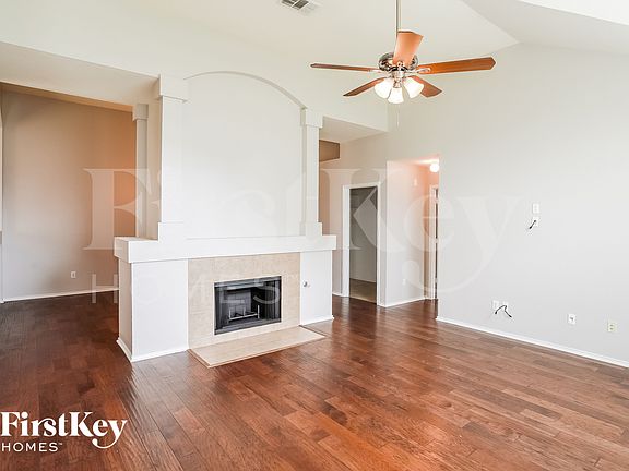 3rd image of 208 Flatwood Dr