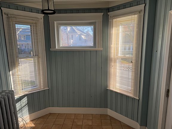 Entrance Way / Reading Nook