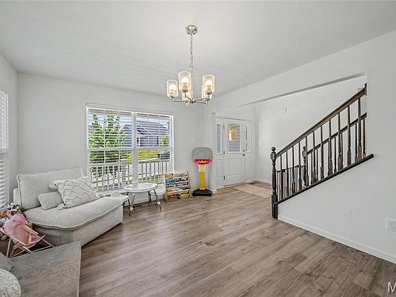 5th image of 3131 White Pine Dr