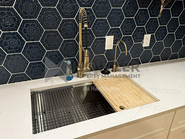 50 E Clinton St #4 — Photo 5