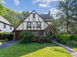 28 Ackley Ave, Malverne, NY 11565