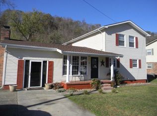 97 Wallen Dr, Van Lear, KY 41265