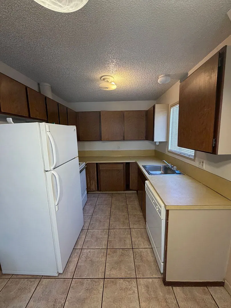 2-Bedroom Home with Garage Across from Fairview Park and 2.6 Miles from OIT and Sky Lakes Medical... — Photo 3