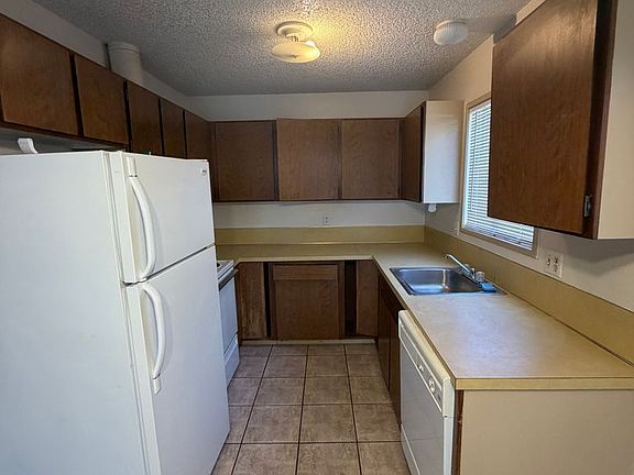 3rd image of 1720 Worden Ave