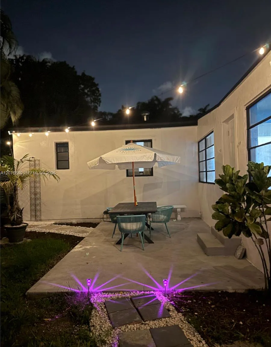 3 bed, 2.0 bath, $4,950 — Photo 2