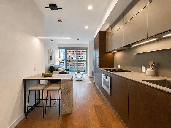4th image of 1277 Hornby St #1403