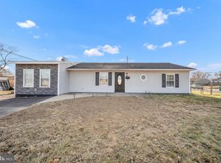 2 Primrose Ln, Levittown, PA 19054
