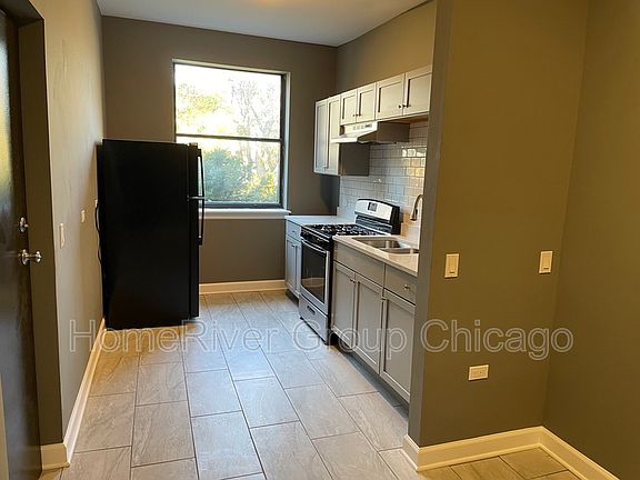 4th image of 18 S Lavergne Ave #1