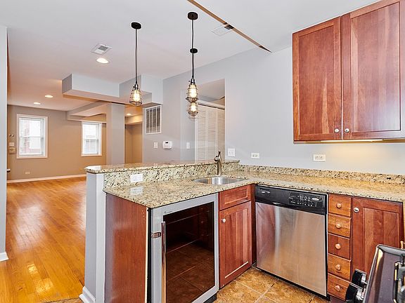 4th image of 2122 W Huron St #Ch
