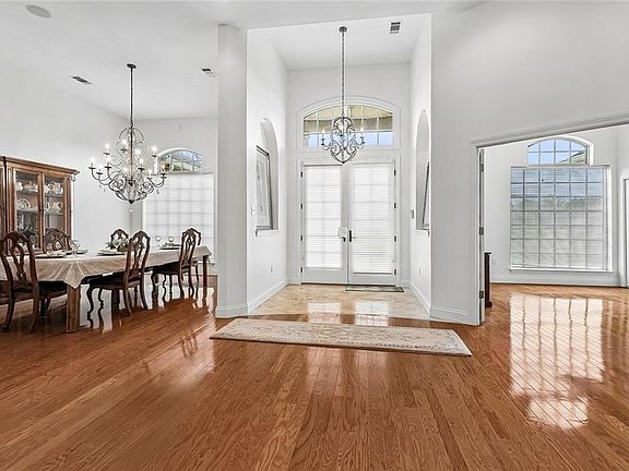 4th image of 43019 Loyds Ln