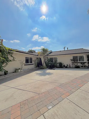 2402 W Brook St Photo 1