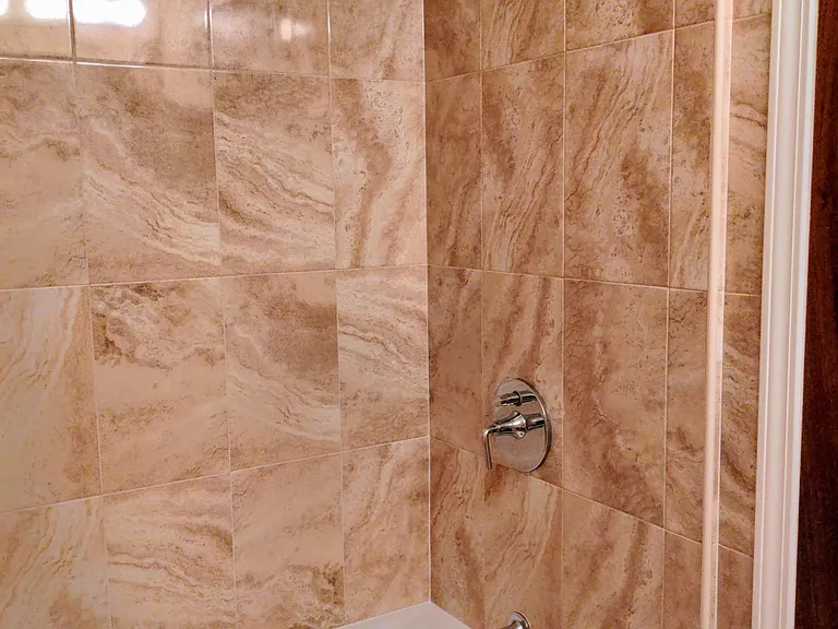 Bathroom. Image 3.