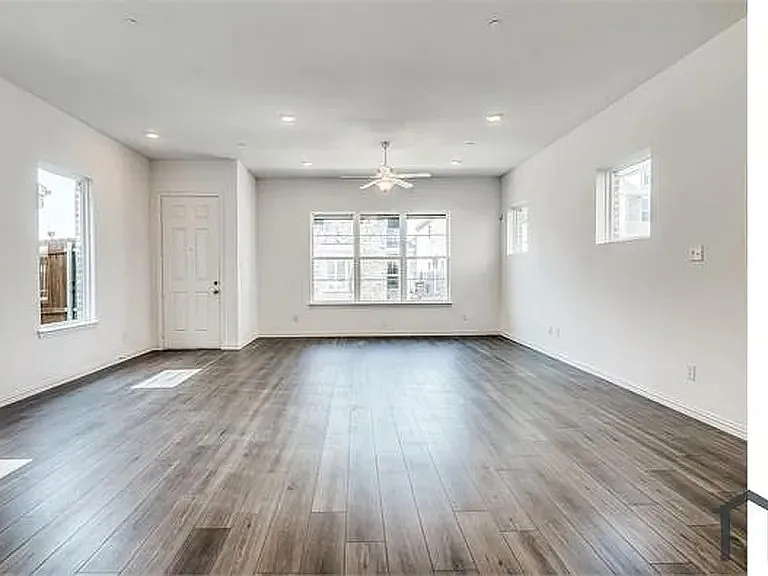 7557 Regal Ln — Photo 4