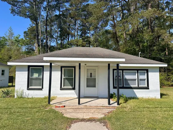 106 Neville St, Princeville, NC 27886