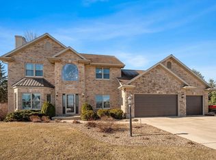 2057 Whistling Swan Cir, De Pere, WI 54115