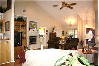 3rd image of 4011 Scenic Hill Ln