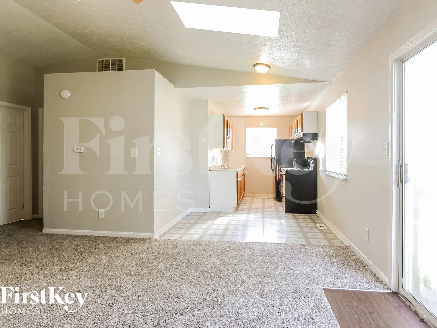 3 bed, 2.0 bath, 1420 sqft, $2,025 — Photo 2