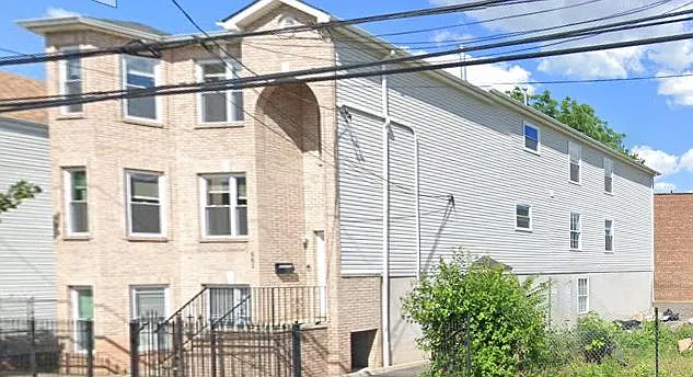 662 S 12th St — Photo 2