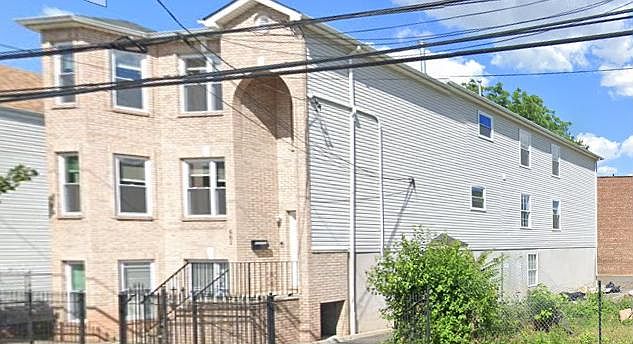 2nd image of 662 S 12th St