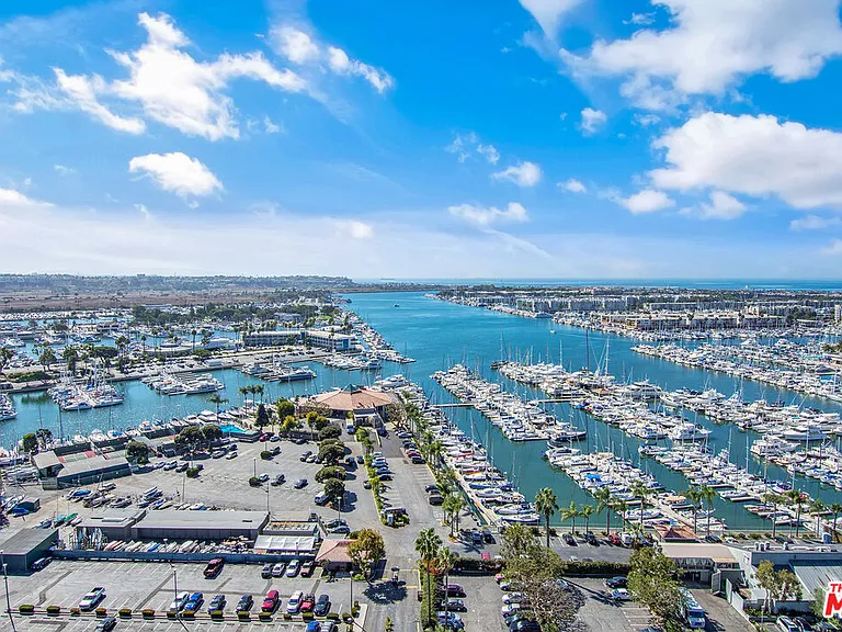 13700 Marina Pointe Dr #1507 — Photo 27